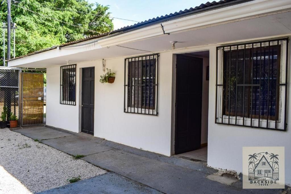 הוסטל טמארינדו The Backside House מראה חיצוני תמונה