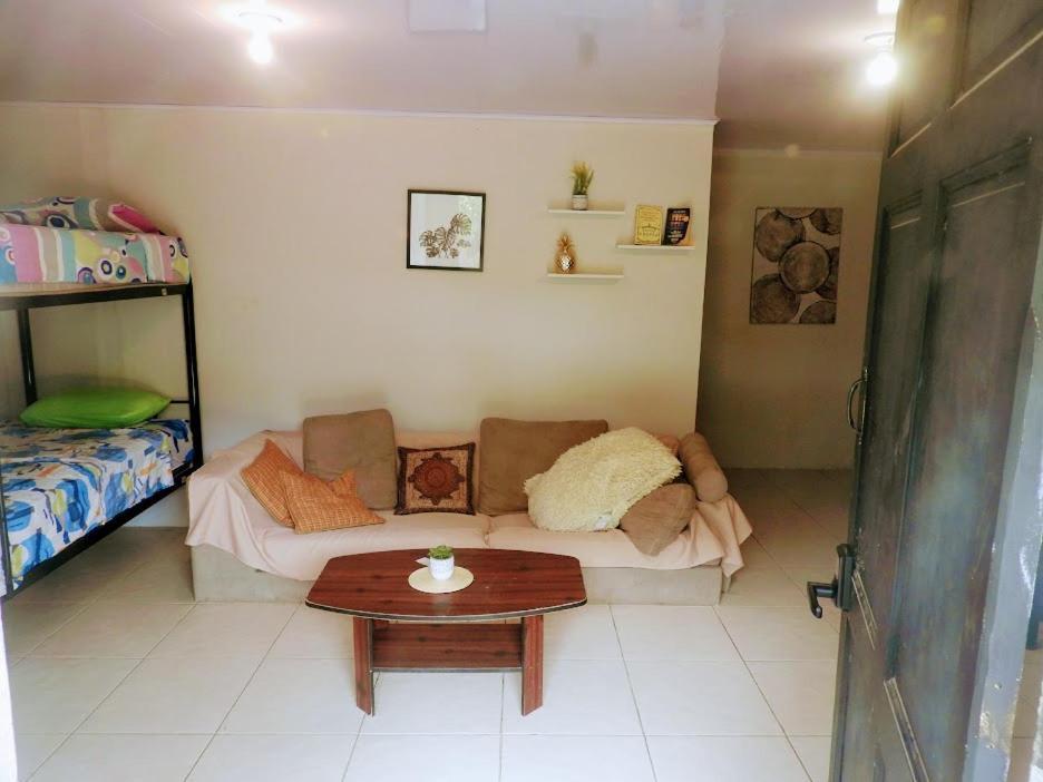 הוסטל טמארינדו The Backside House מראה חיצוני תמונה